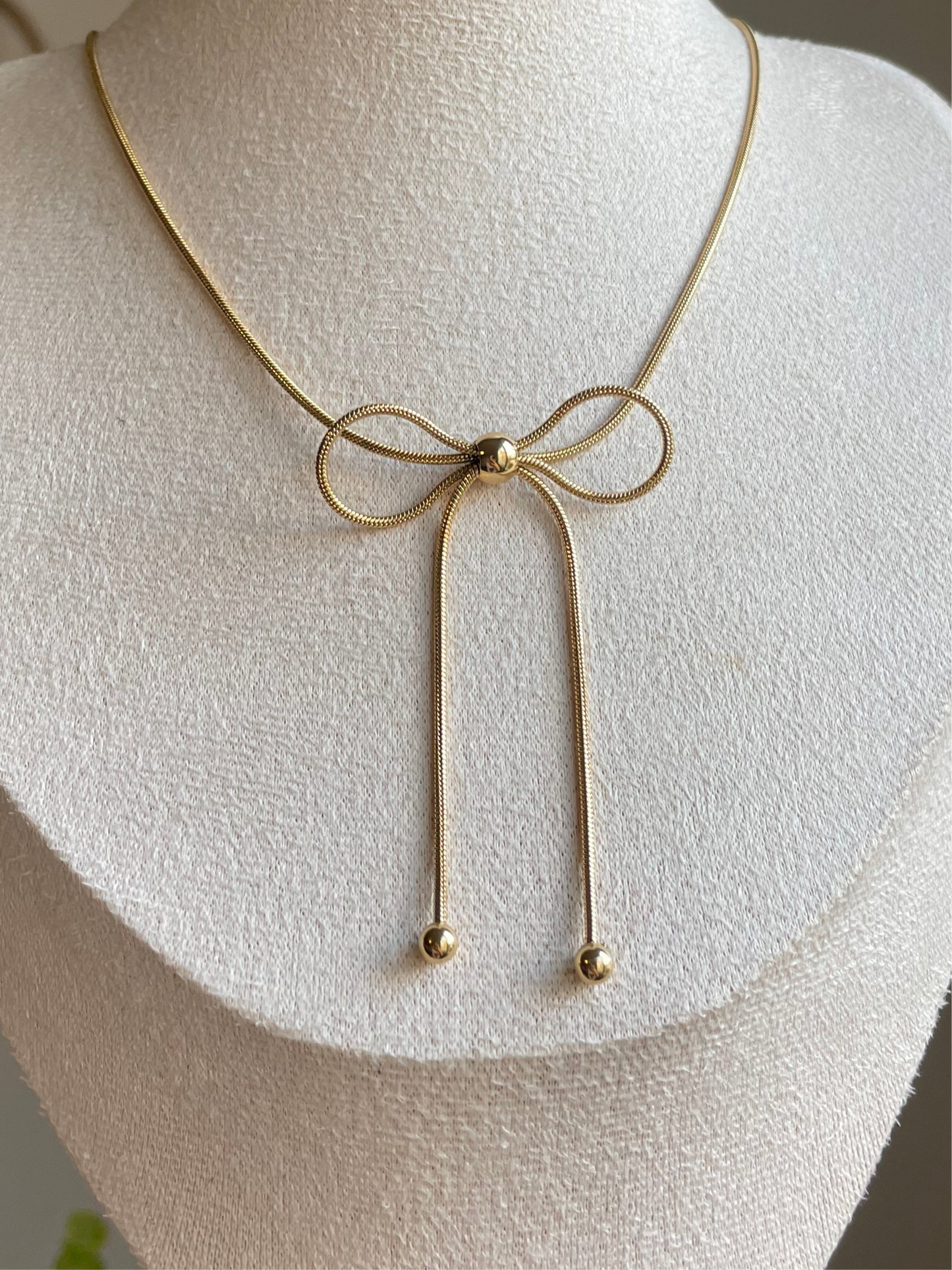 Bow Necklace