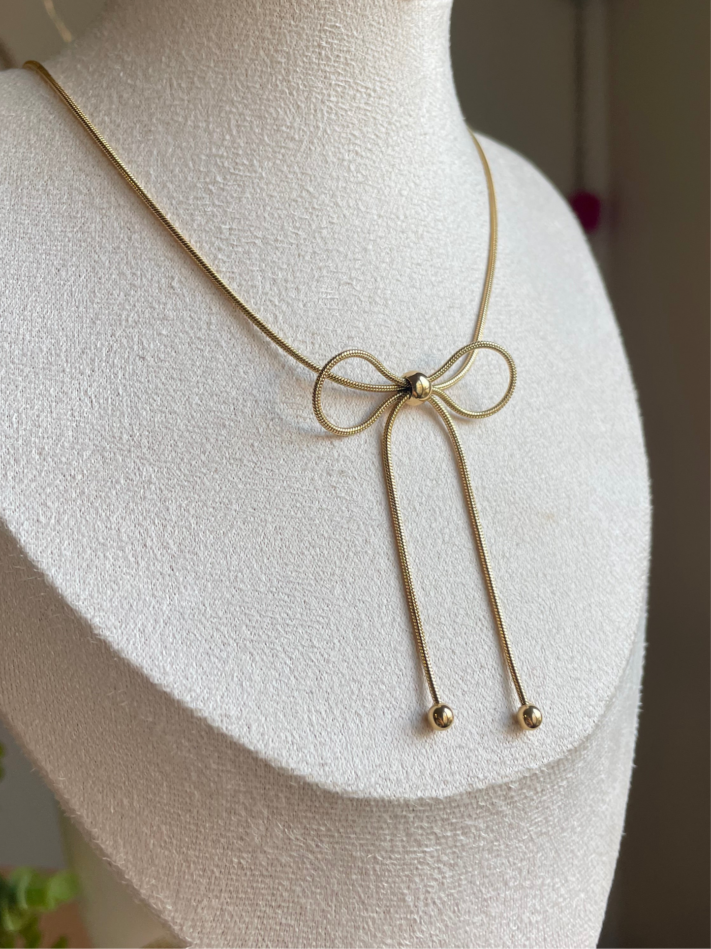 Bow Necklace
